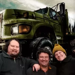 Monstertruck mit Ludolfs im Vordergrund